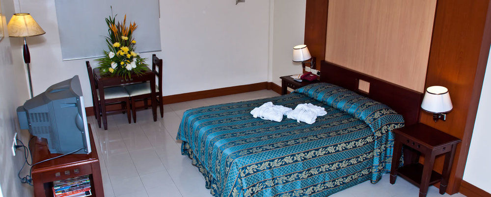 Cherry Blossoms Hotel Manila Ngoại thất bức ảnh