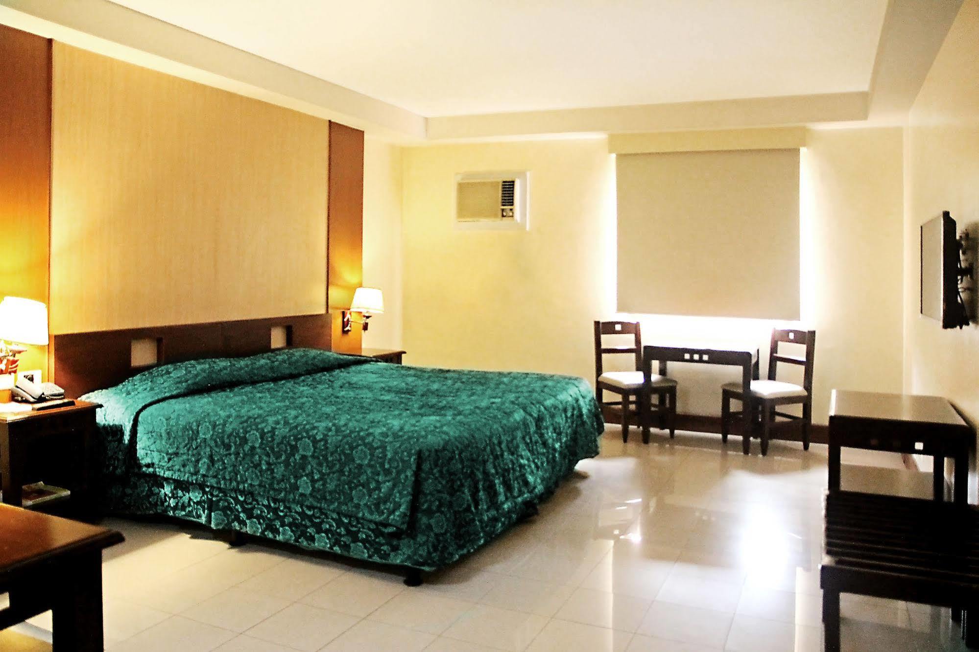 Cherry Blossoms Hotel Manila Ngoại thất bức ảnh