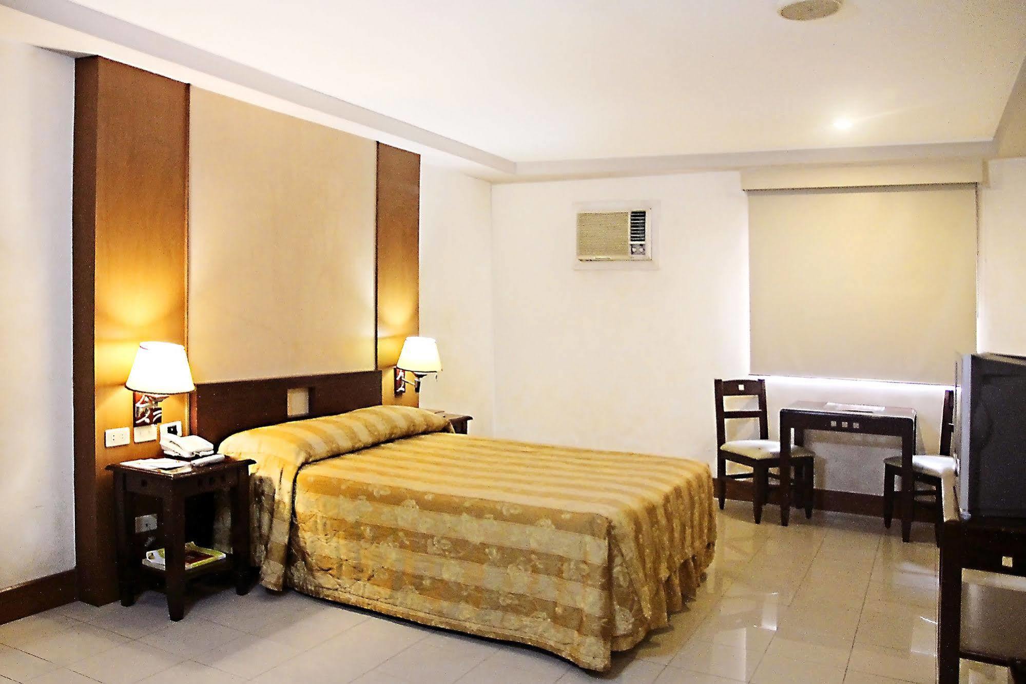 Cherry Blossoms Hotel Manila Ngoại thất bức ảnh