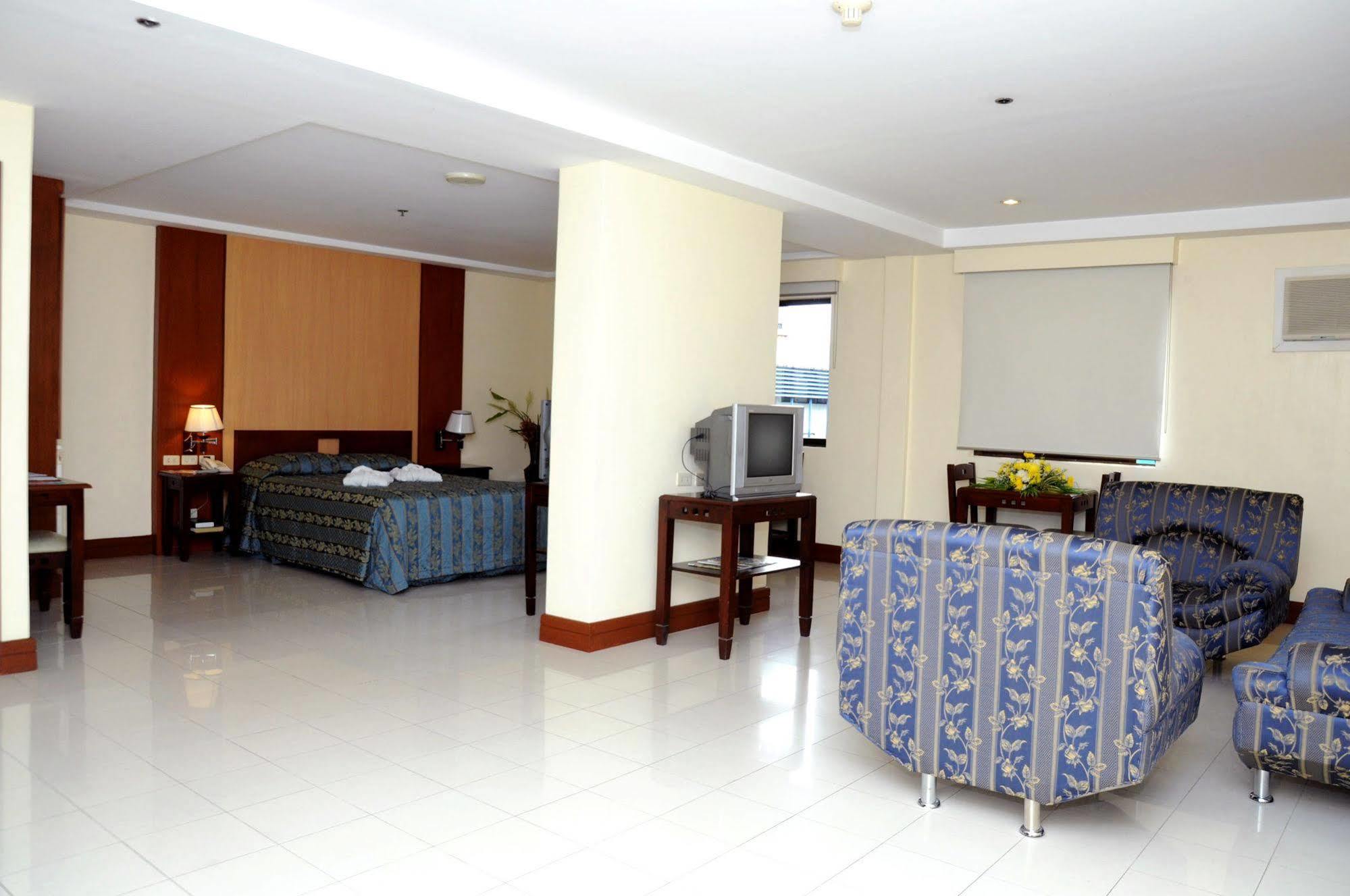 Cherry Blossoms Hotel Manila Ngoại thất bức ảnh
