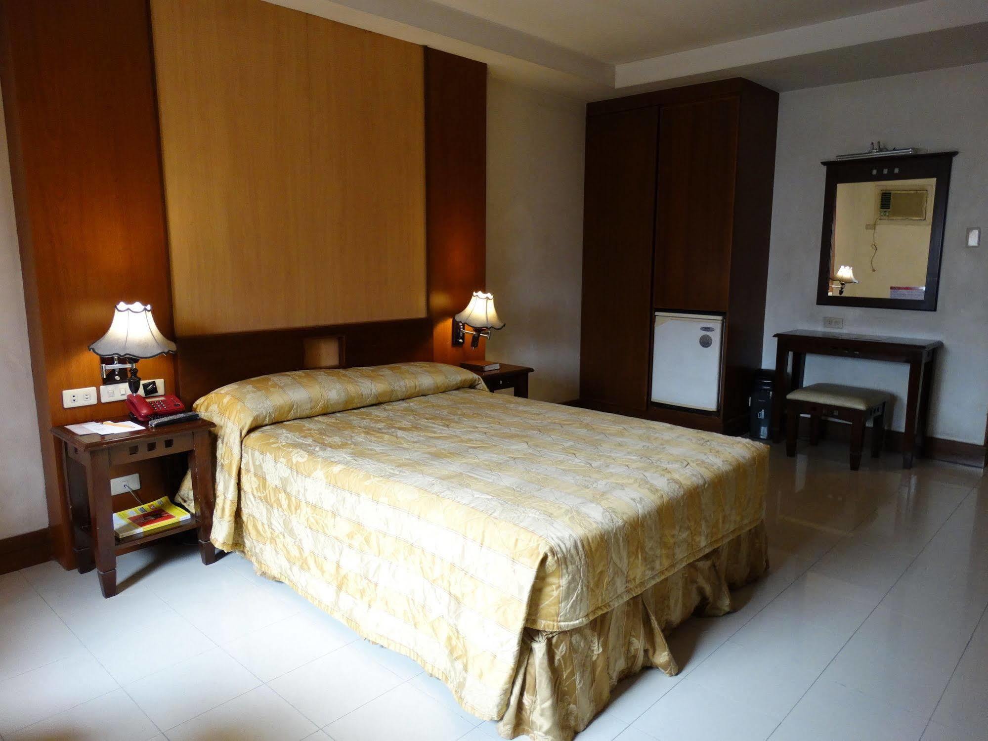 Cherry Blossoms Hotel Manila Ngoại thất bức ảnh
