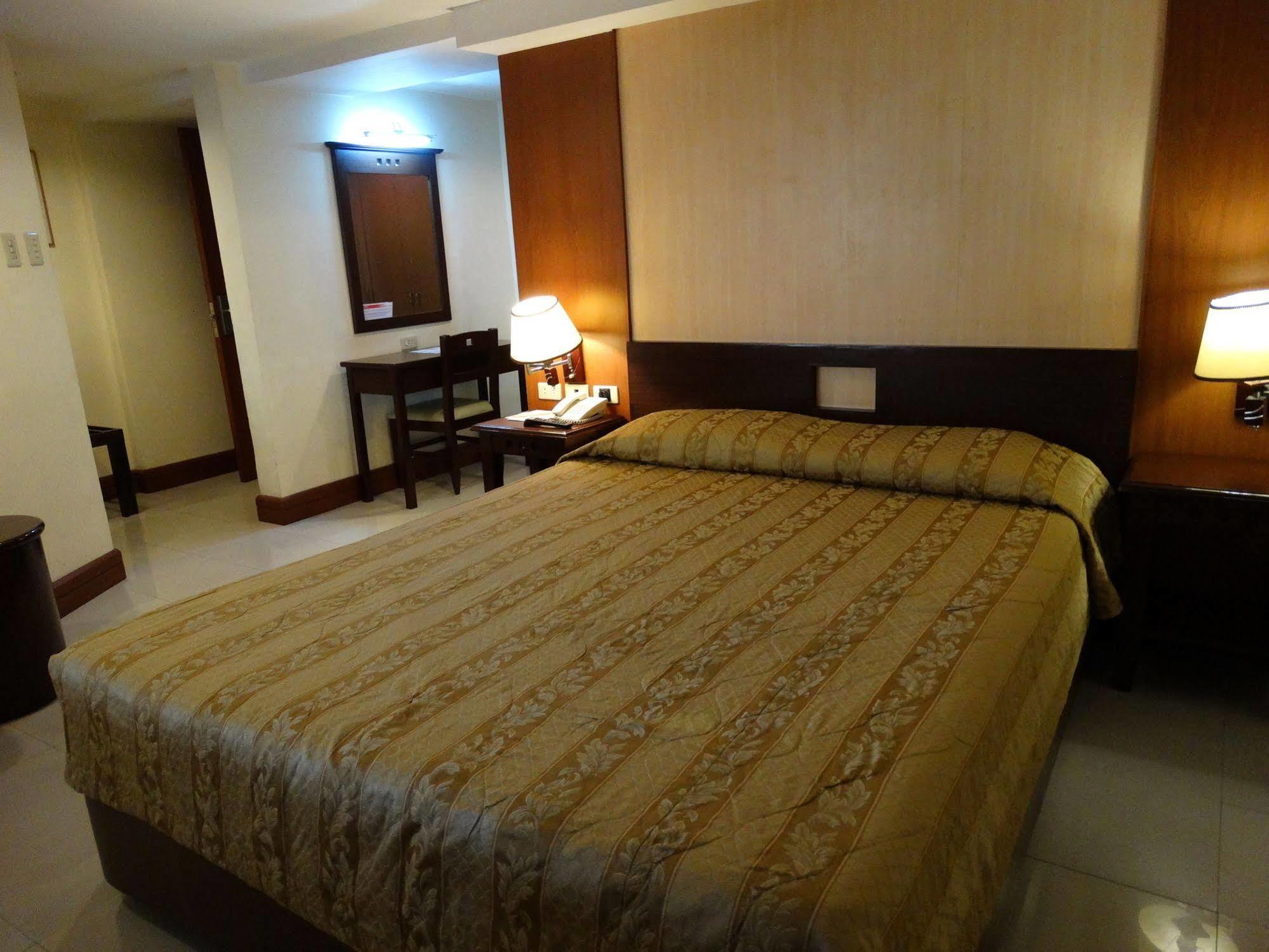 Cherry Blossoms Hotel Manila Ngoại thất bức ảnh