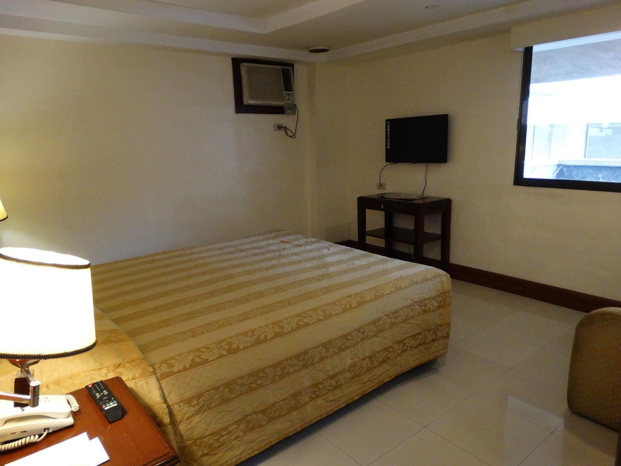 Cherry Blossoms Hotel Manila Ngoại thất bức ảnh