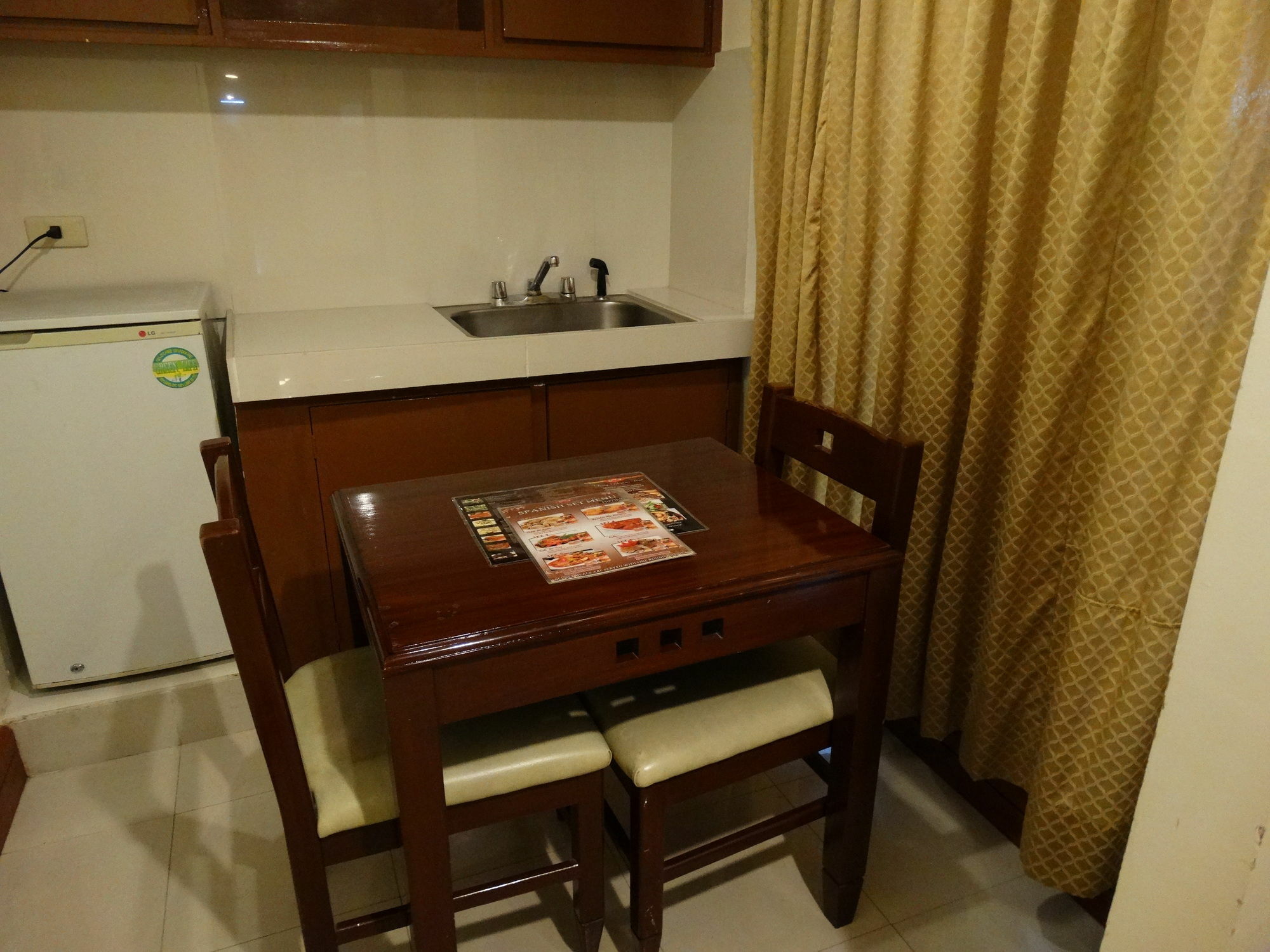 Cherry Blossoms Hotel Manila Ngoại thất bức ảnh